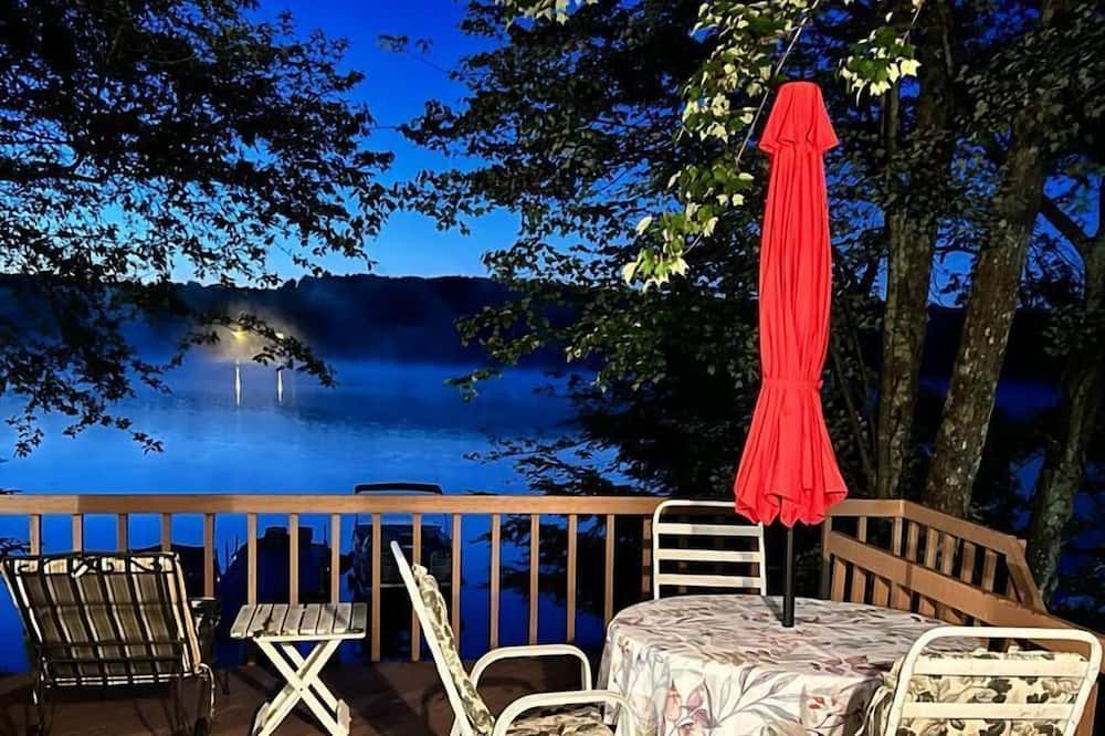 Monticello House | Sackett Lake House - waterfront