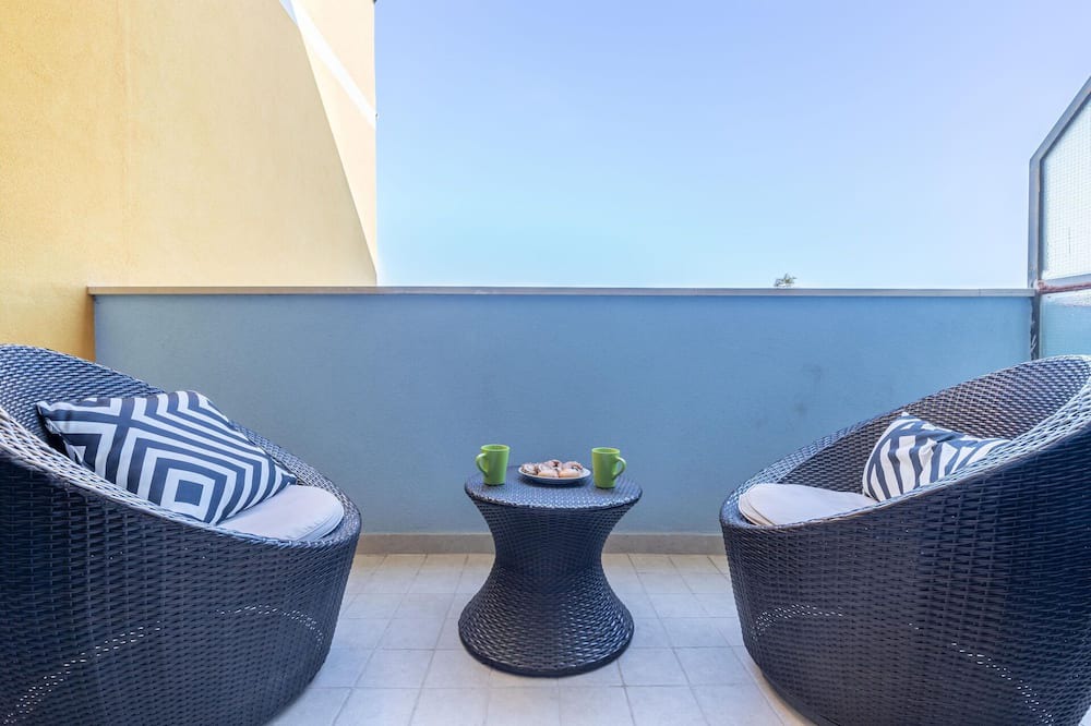 Villa Musone Apartment | Cosy apartment for 4 people with WIFI, A/C, TV, terrace, pets allowed, panoramic view and parking