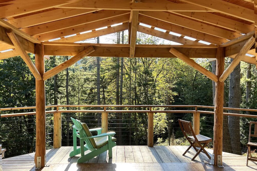 Bowen Island Cabin | Spacious Cedar Cottage on Tranquil Retreat Centre. 38-Acres of Lush Rainforest