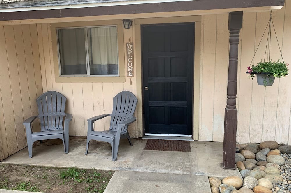 Visalia Apartment | Country studio apartment minutes from town
