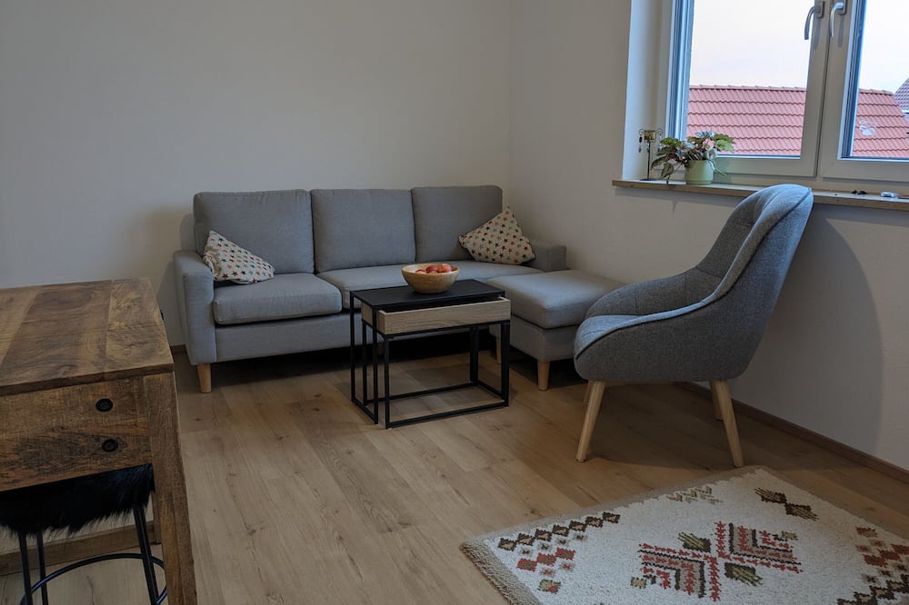 Bechhofen Apartment | Holiday Apartment "Seenlandliebe - Sonnenschein" with Balcony & Shared Garden