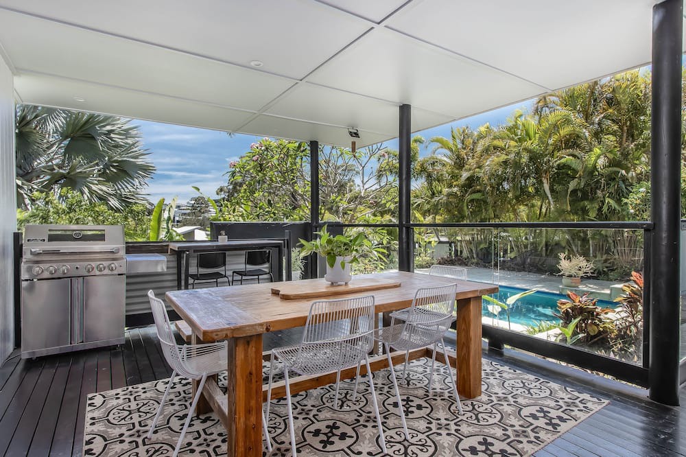Pottsville Apartment | Escape to your own tropical oasis with this stunning retreat-style home boasting 4 large bedrooms, all with fans and robes, and 3 bathrooms.