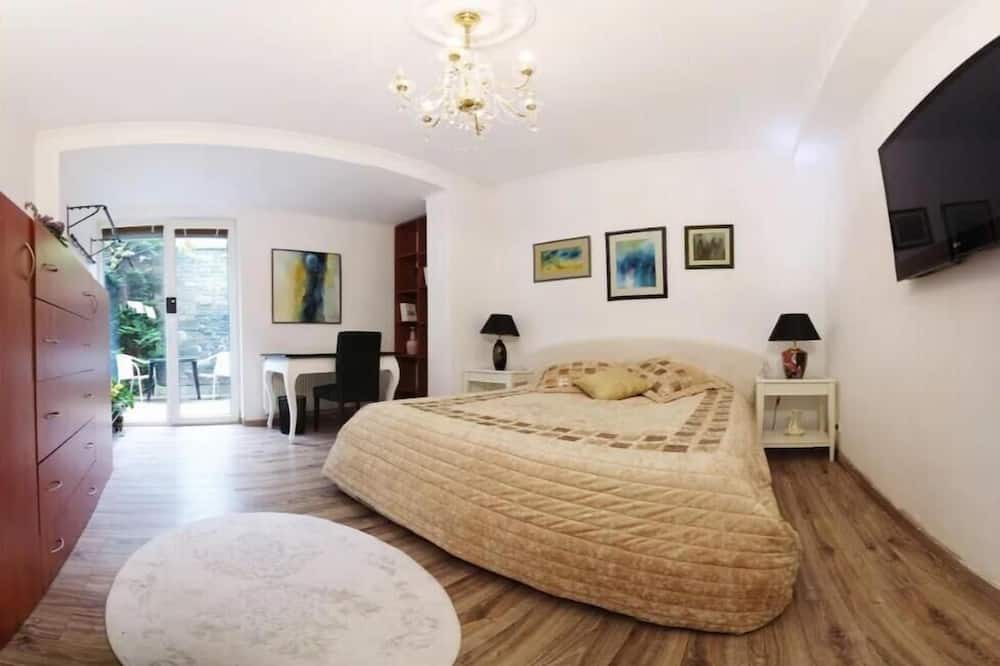 Tuchomerice Apartment | Cozy Studio with Garden