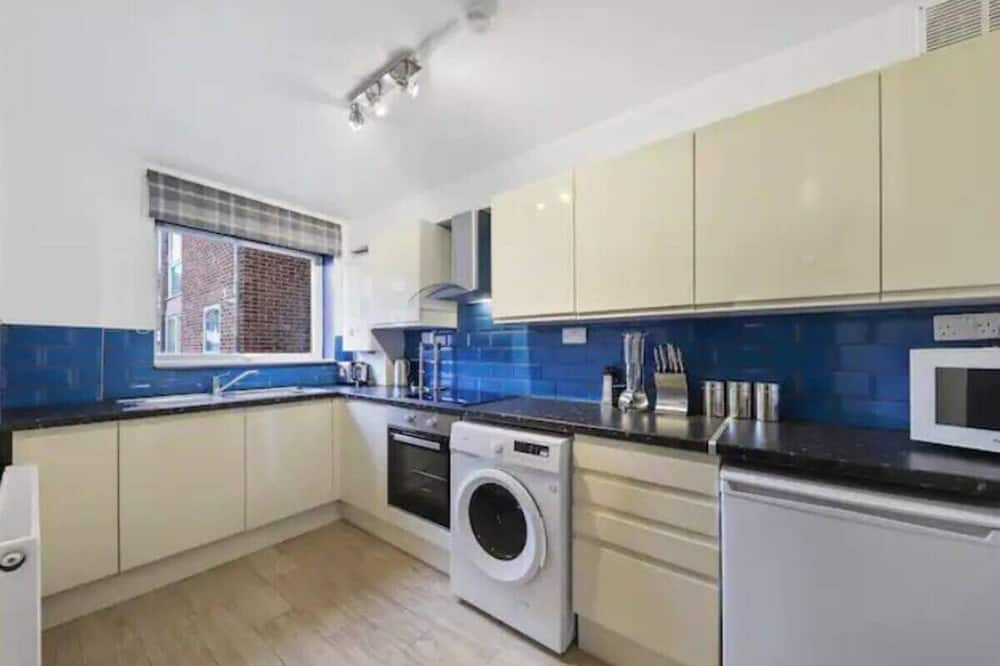 Marlborough Apartment | NEW Modern Gem Apt with Parking