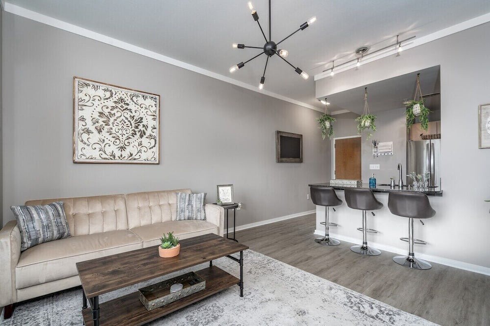 Fourth Ward Condo | Free Parking I Uptown Luxury w/ Pool & Rooftop