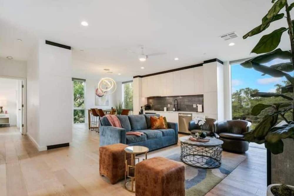 Westfield House | Downtown ATX Capital View Penthouse