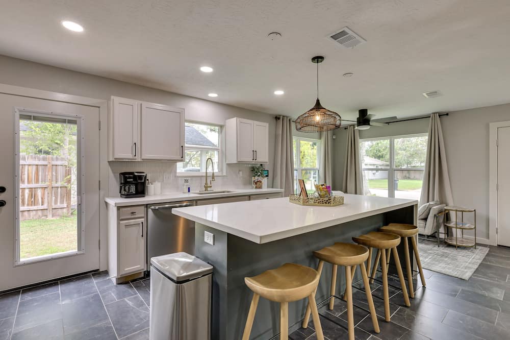 Richards - K F O Cottage | College Station Vacation Rental Near Texas A & M