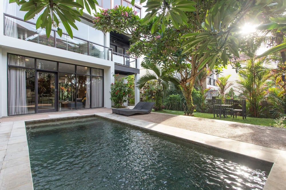 Suraberata Villa | Surf House Santai near the Ocean with Private Pool & 2-Bedrooms