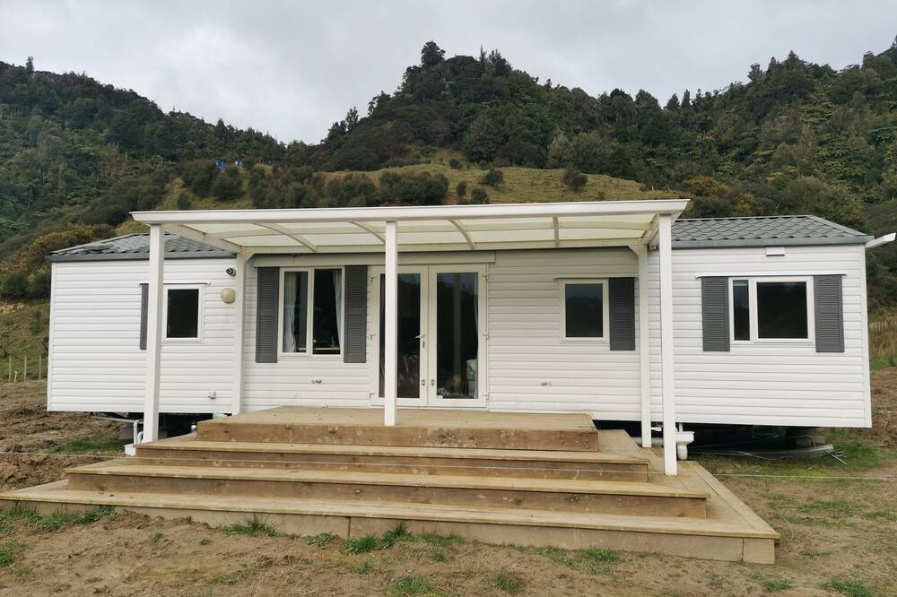Uruti Cottage | Idillic country cottage tiny home in Uruti - pets negotiable