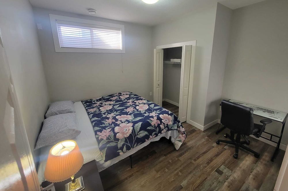 Southeast Calgary House | A tranquil 2-bedroom basement in SE Calgary