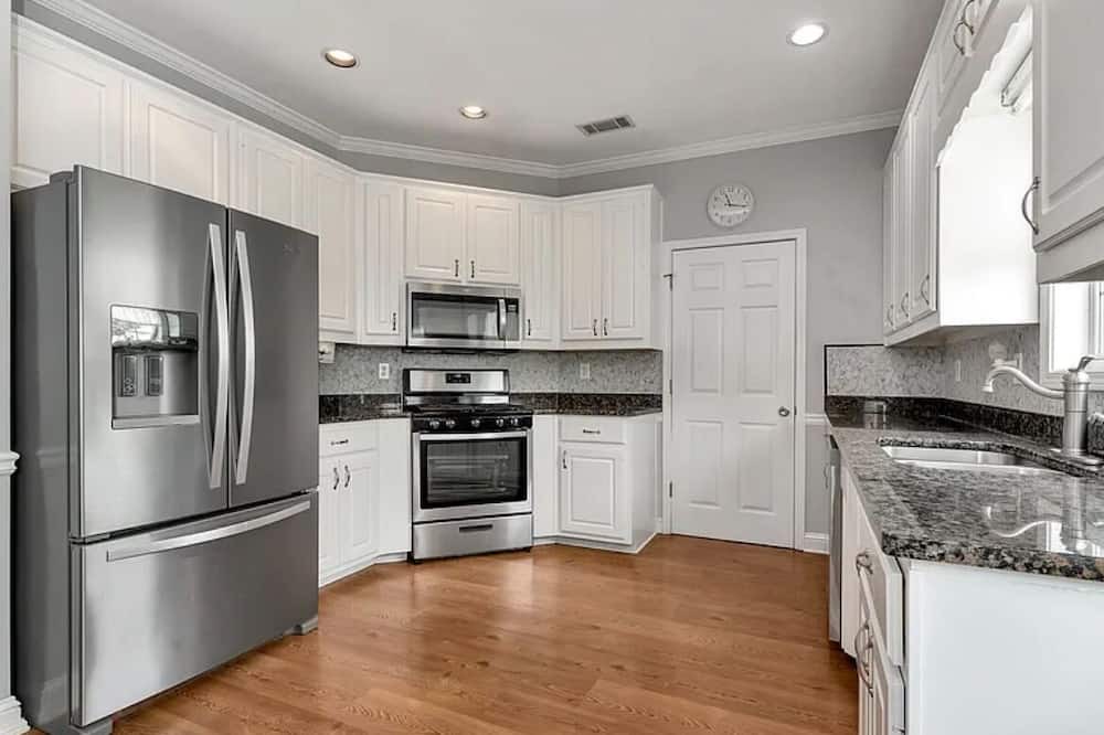 Loganville House | Loganville home away from home