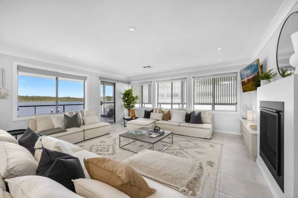 Erowal Bay House | Sunset Waterfront with 3pm Checkout