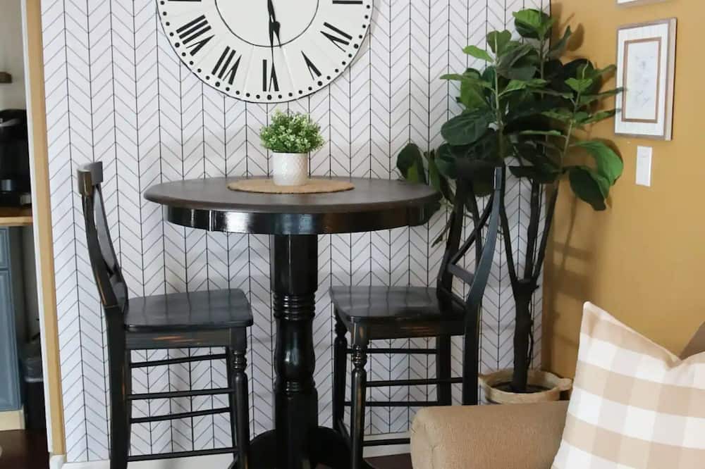 Elk Grove Apartment | Charming Sacramento-based "Garden Cottage" Apartment in Elk Grove