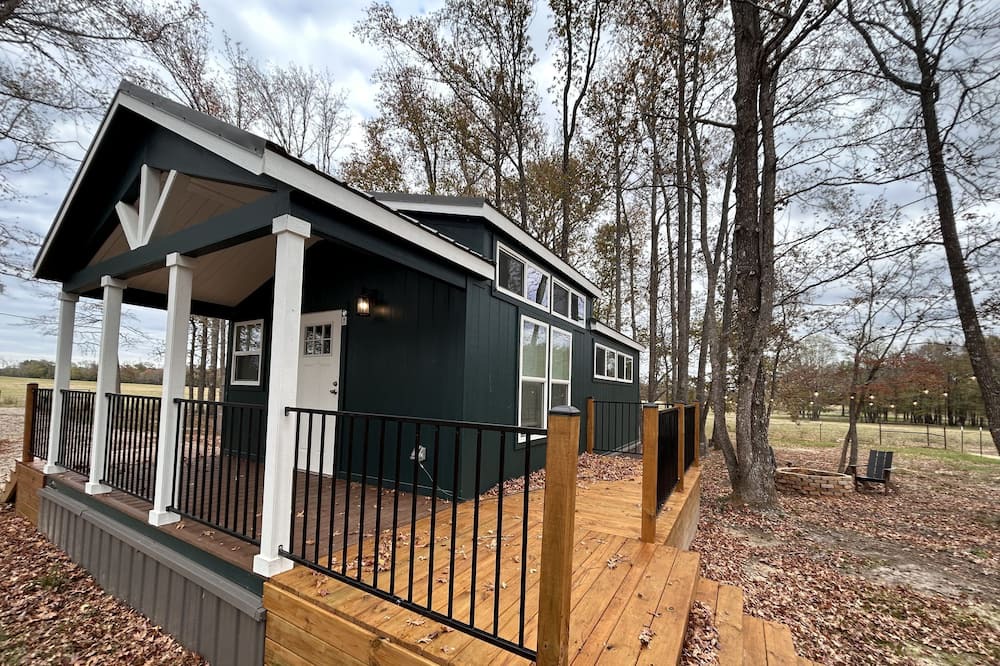 Athens Cabin | Tiny home nestled in the woods