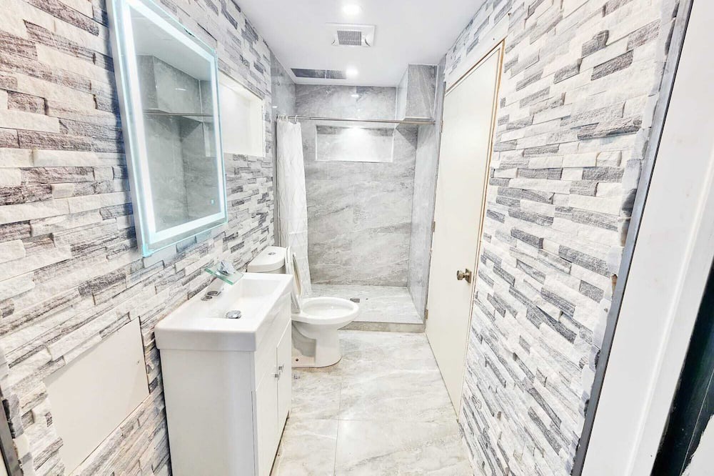Halton Regional Municipality Apartment | Newly Crafted Modern 1BR+Den Haven