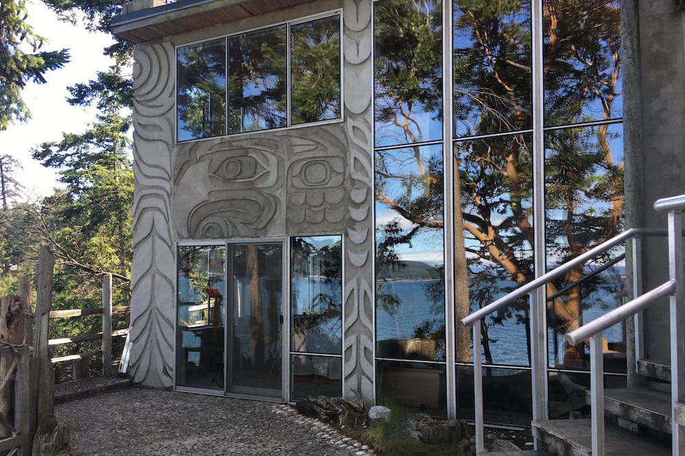 Lopez Island House | Mid-century waterfront retreat with amazing views and near ferry - 30+ days