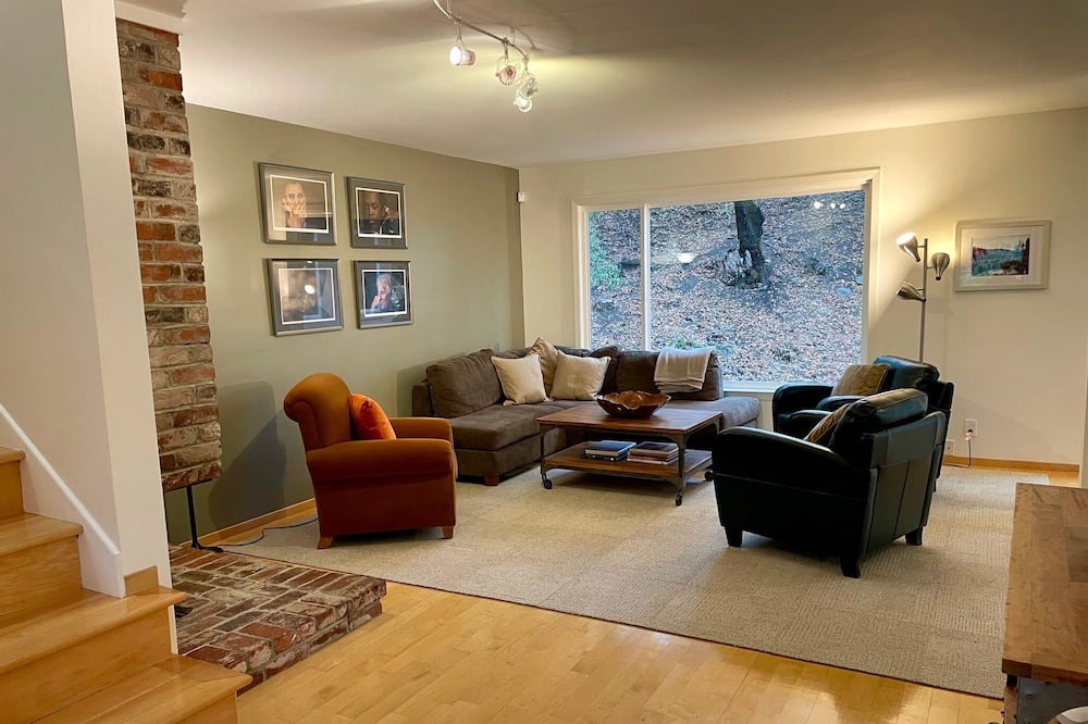 Claremont House | Beautiful, Secluded Orinda Home for rent.