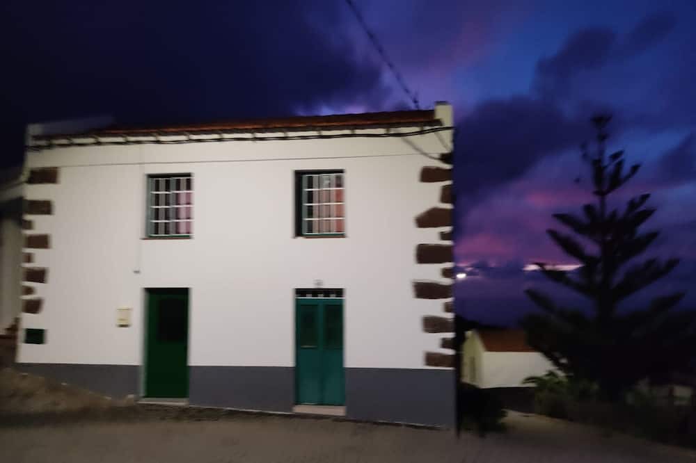 Mocanal House | Holiday Home 'La Asomadita' with Sea View