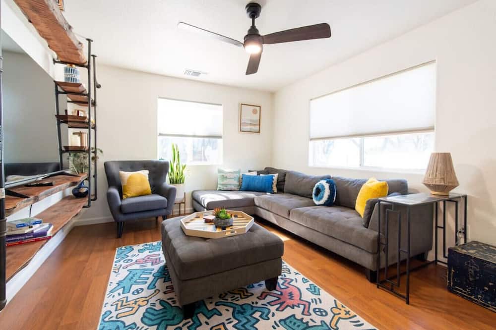 Diamond Springs House | Koi on Toyan | Fire Pit, Walk to Brewery, Traeger