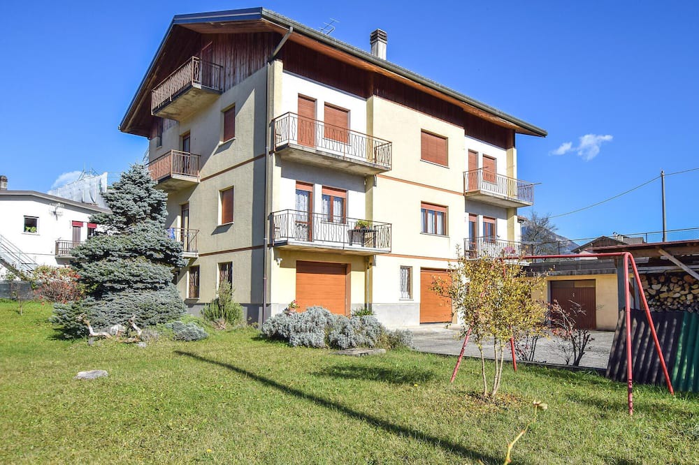 Lamon Apartment | Look forward to a wonderful view of the countryside in this vacation apartment.