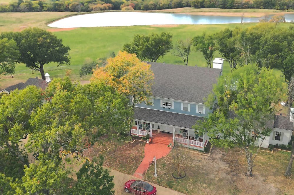 Canton House | This house is a 5 bedroom(s), 5.5 bathrooms, located in Canton, TX.