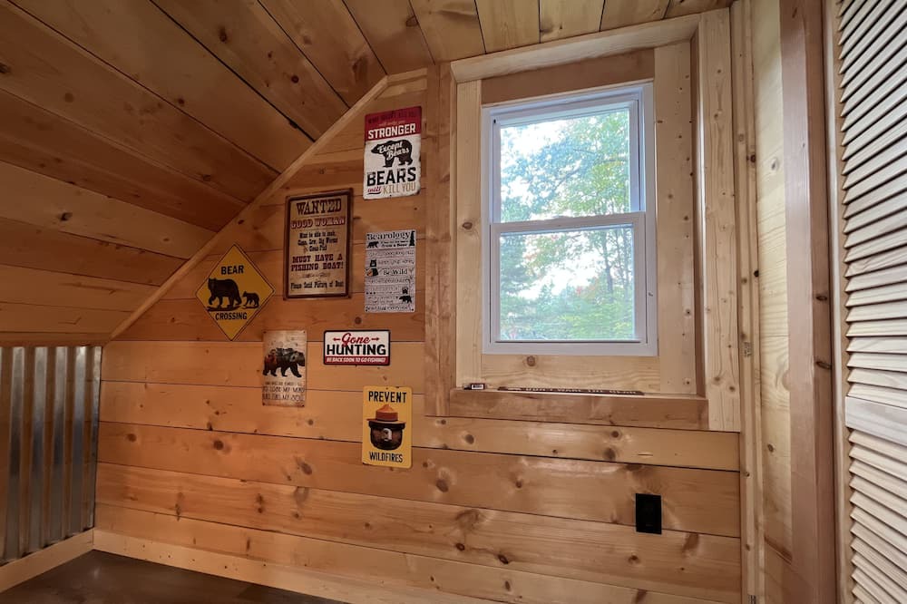 Houghton Lake Cabin | Cozy cabin great for vacationers, hunters/fishers, snowmobilers/ORVers!