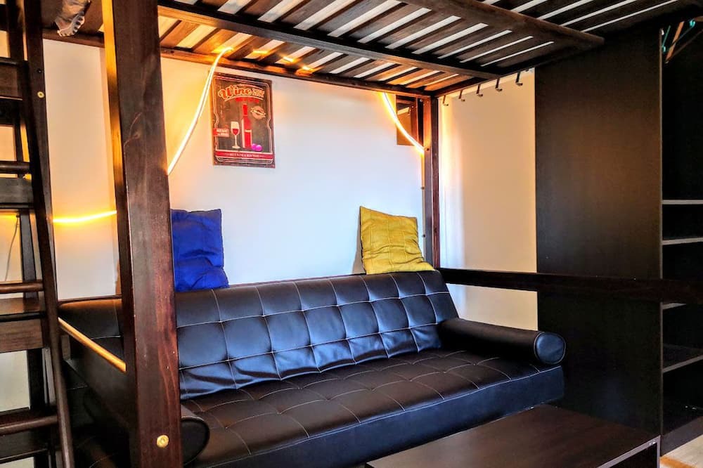 Route d'Arles Apartment | Apartment 'Le Petit Studio De Nîmes' with Shared Terrace, Wi-Fi and Air Conditioning