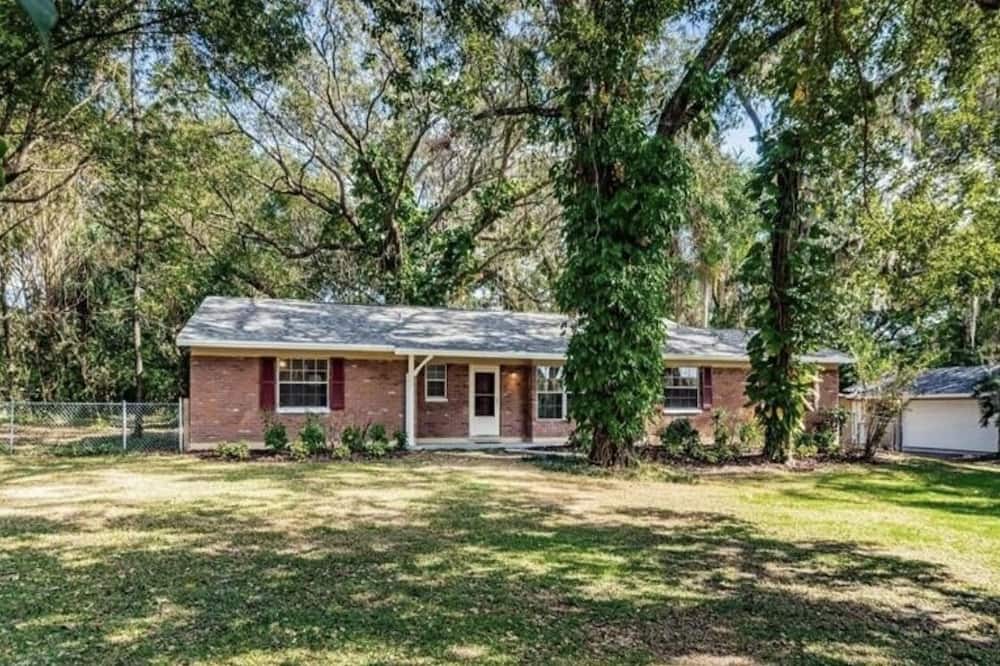 East County Civic Group House | Cozy Private home on a large wooded lot!