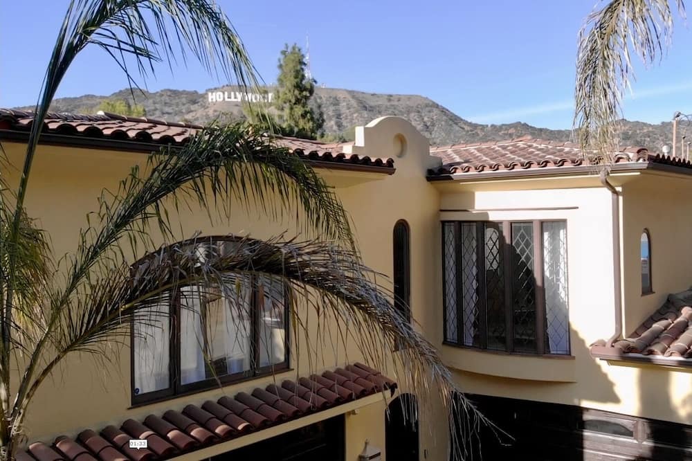 Hollywoodland Villa | Private Views of the Hollywood Sign! 3 Bedroom Spanish-Styled Villa.