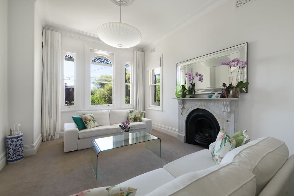 Bronte House | Bronte Breezes - Beautiful Family Home