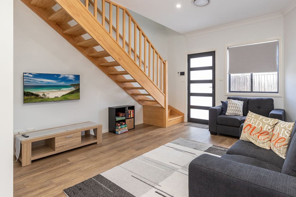 Forster Villa | Villa 1/84 Macintosh St