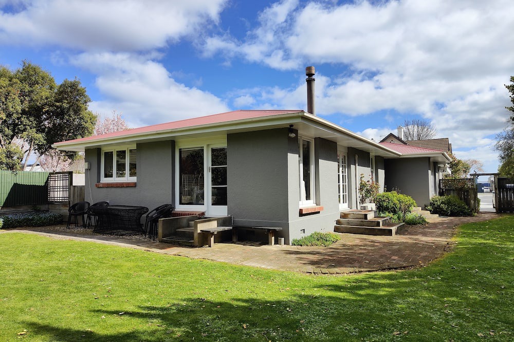 Invercargill House | Peaceful by the Park