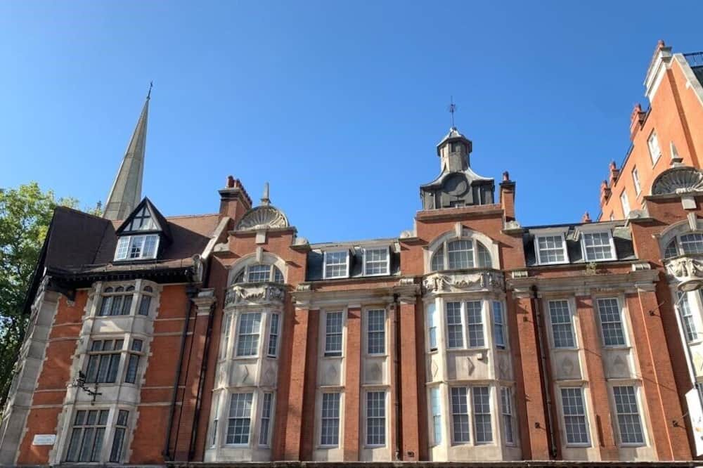 Royal Borough of Kensington and Chelsea Hotel | The Apartments