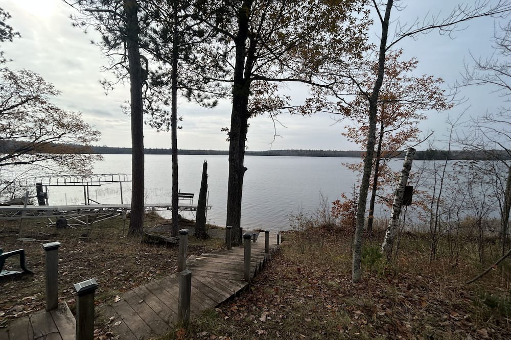 Cornucopia Cabin | Lake house near 100s of miles of ATV/Snowmobile trails. 20 mins to Bayfield.