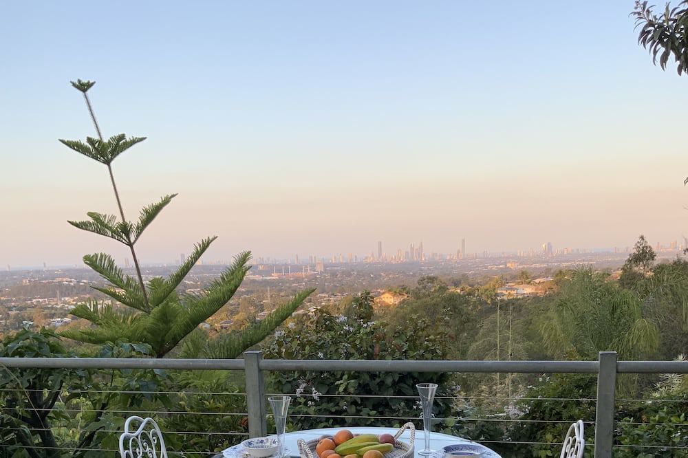 Highland Park House | Amazing Views Gold Coast Retreat Spectacular views privacy and luxury