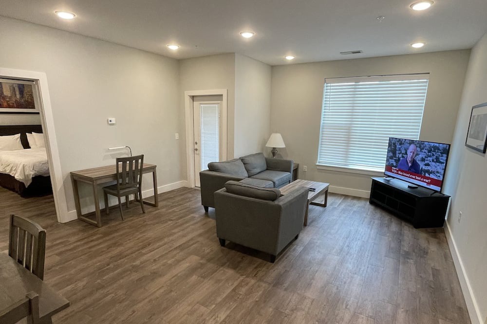Plainfield Apartment | Get in before it's gone! More space than a hotel and cheaper too!