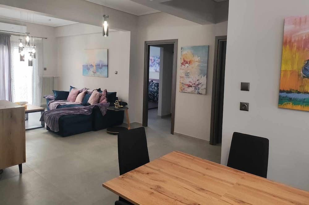 Volos City Centre Apartment | Modern appartment, perfect for couples & families. Enhanced Security features!