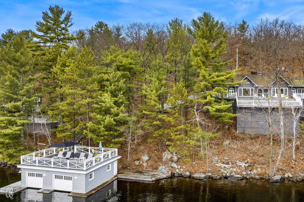 Muskoka Lakes Cottage | 5 bed 4 bath cottage on Lake Muskoka, Southwest exposure! 2 slip boathouse!