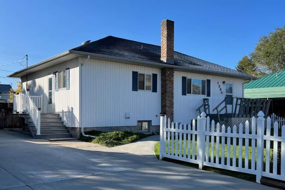 East Ely House | Large home near Great Basin National Park