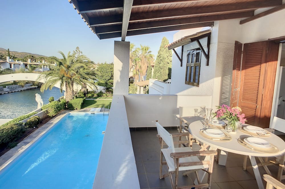 Plepi Apartment | Beachside fully equipped flat with seaview