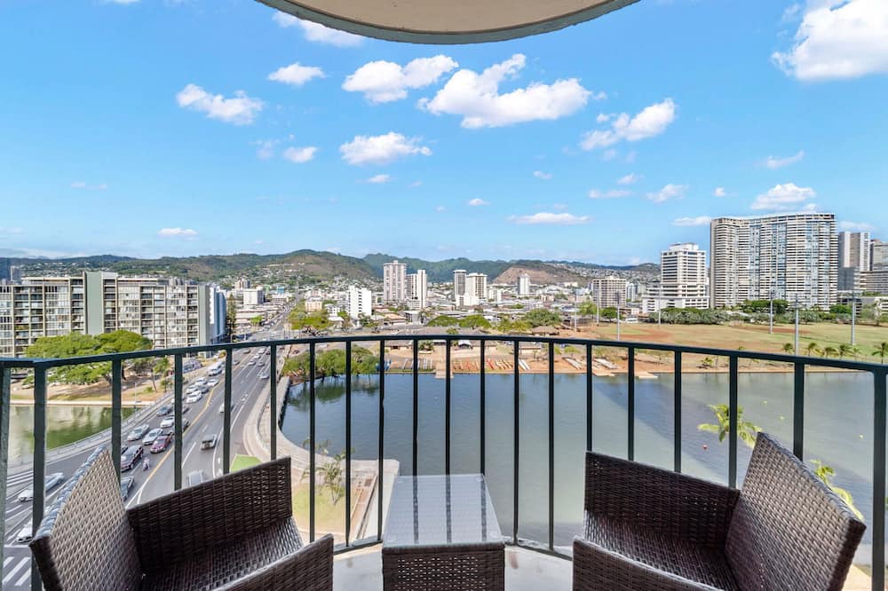 McCully - Moiliili Apartment | Waikiki Beach Golden Holiday