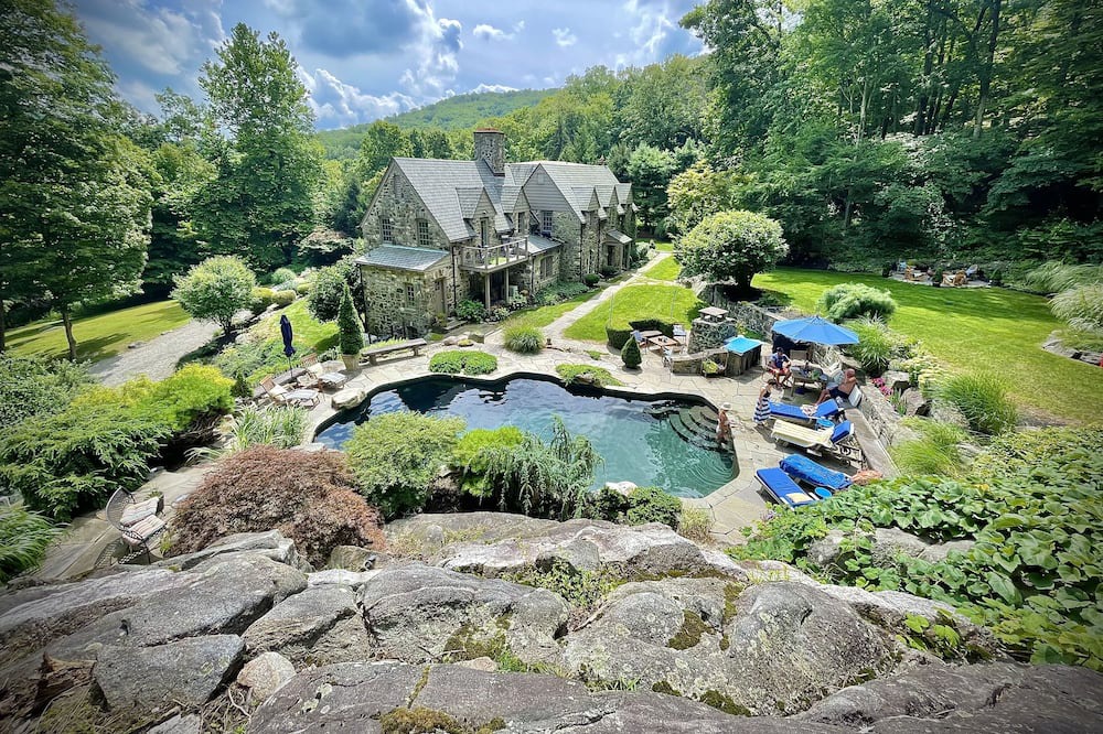 Putnam Valley House | Explore the Hudson Valley from this Country Retreat + Pool, Gym & Pets ok.
