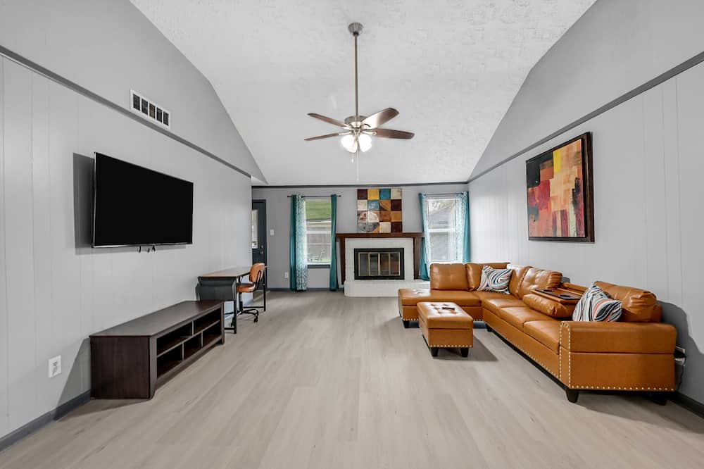 League City House | New Listing/NASA/ 4br 2ba 2000sq Sleeps10, Pet Friendly,Monthly discounts