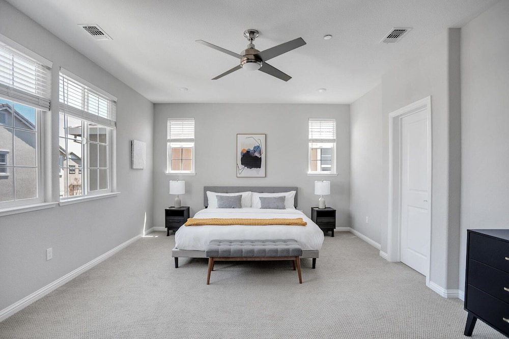 Union City House | Clean Hayward 4BR w/ Patio & A/C, nr Retail & Tech HQs, by Blueground