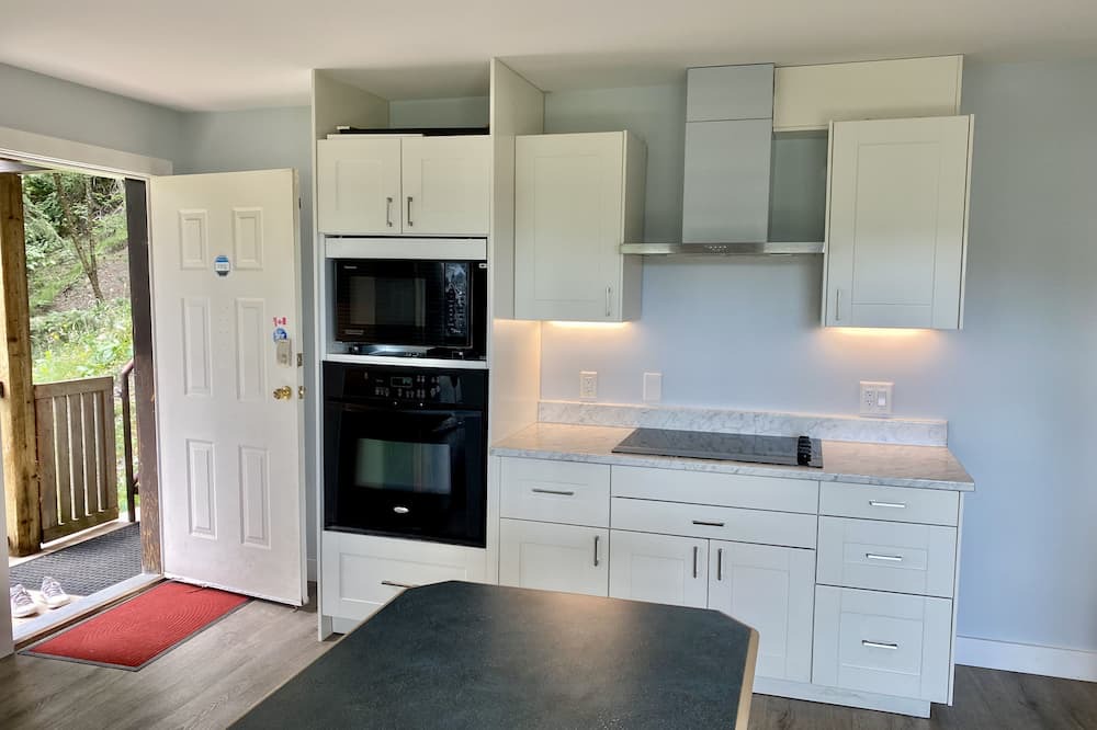 Malahat Bed & Breakfast | 2 bedroom suite with million dollar Oceanview near Malahat Sky Walk