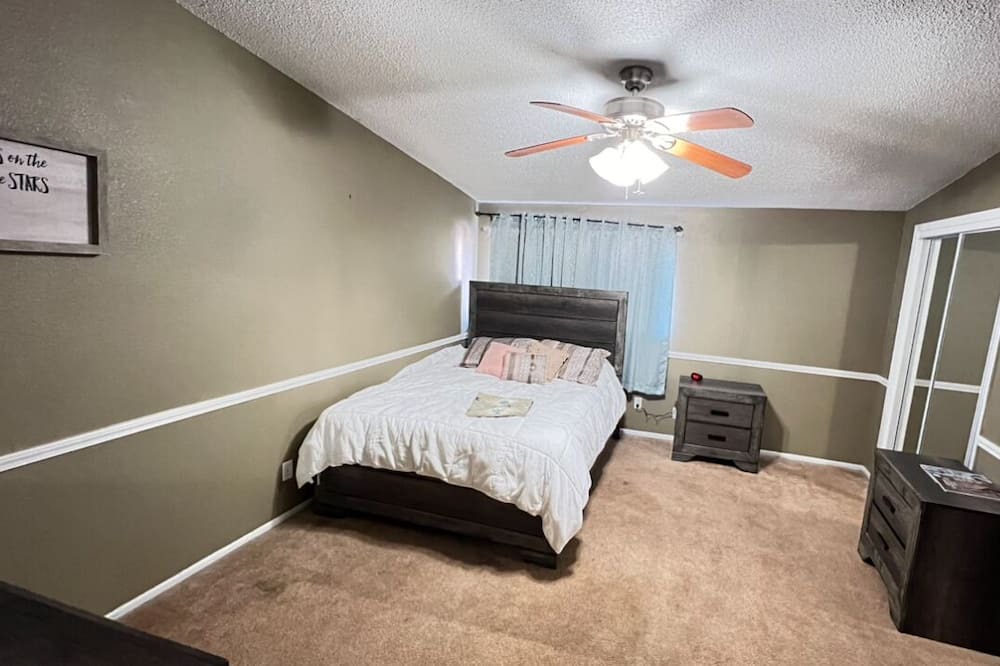 Uptown House | Safe/Family Friendly Townhome