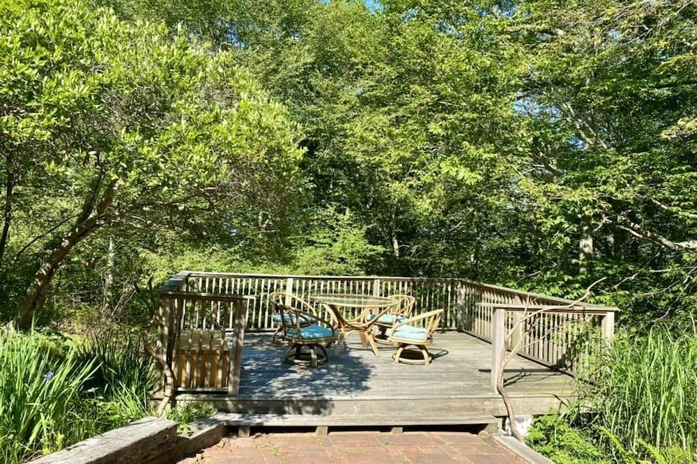 Vineyard Haven House | Unique garden home, private beach sticker included
