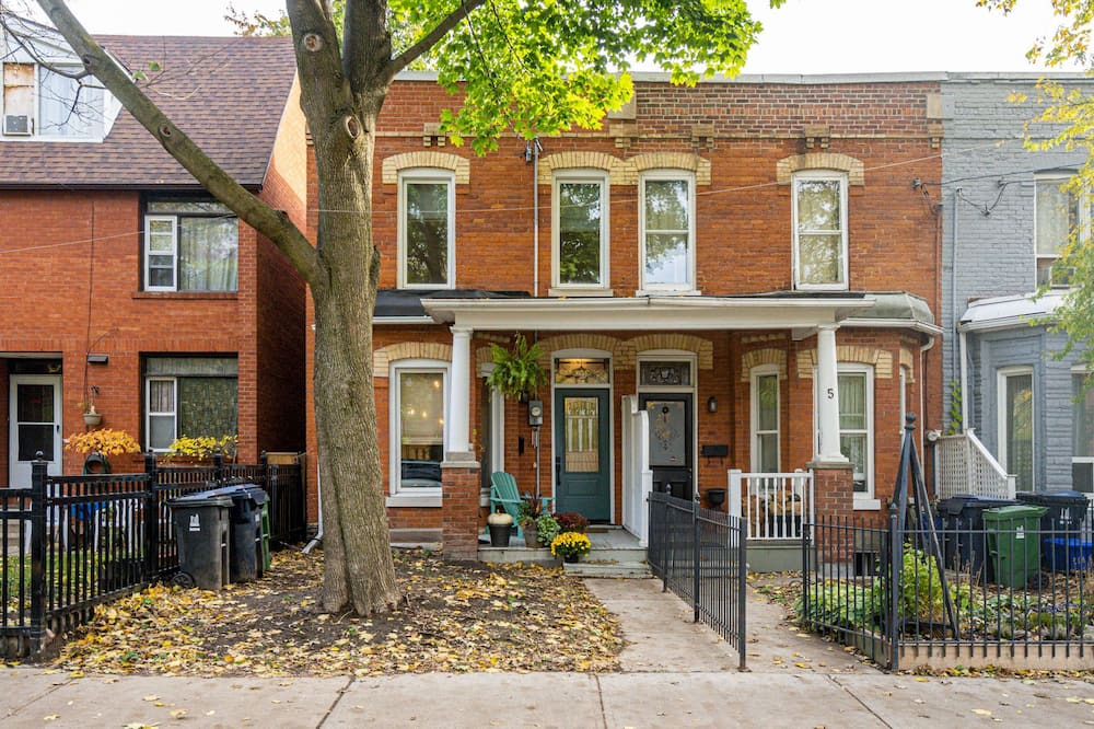 Parkdale Apartment | New modern space in Queen West