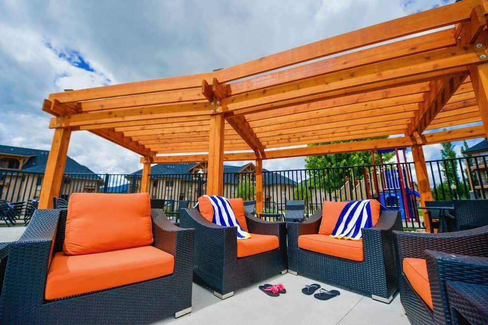 East Kootenay Condo | Fully furnished 2-bed/2-bath condo in Radium Hot Springs, BC, CAN - sleeps 6.