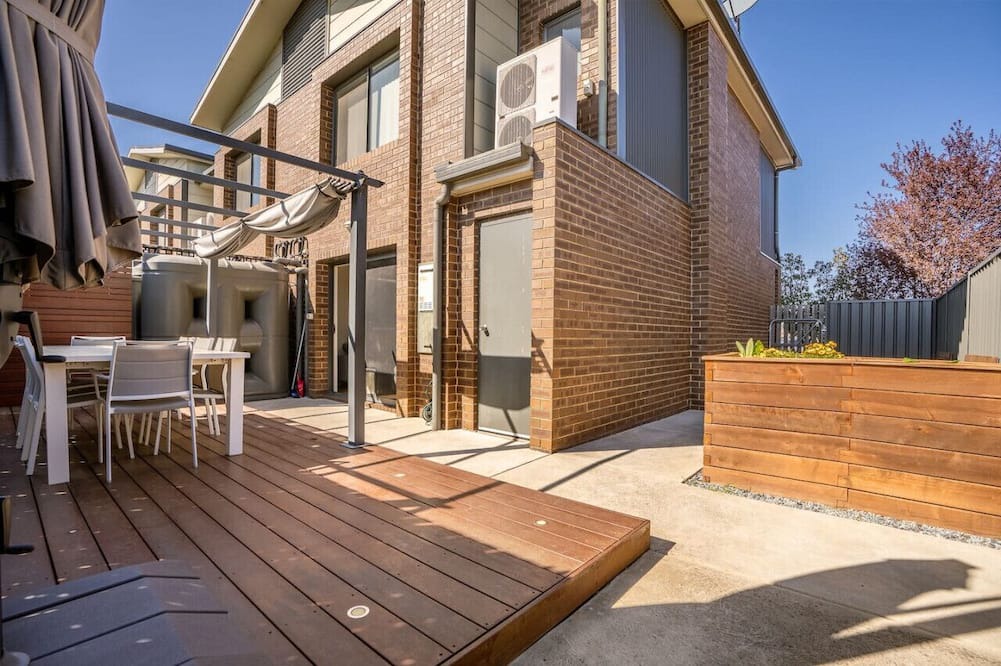 Queanbeyan East House | 2-Storey Townhouse in the heart of Queanbeyan